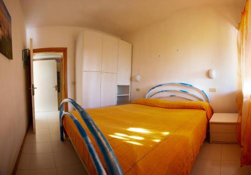 A bed or beds in a room at Porto Coda Cavallo Salina Bamba