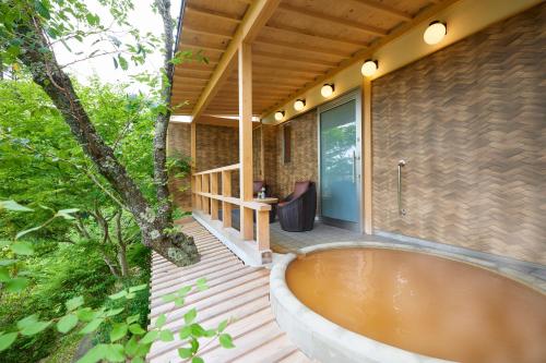 a hot tub on the deck of a house at Arima Onsen Motoyu Ryuusenkaku in Kobe