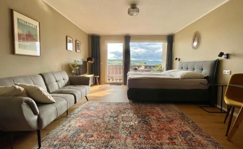 Posezení v ubytování #1 Studioapartment mit Loreleyblick direkt an der schönsten Etappe des Rheinsteigs