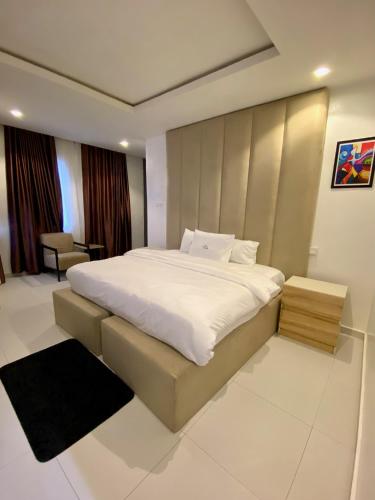 a bedroom with a large bed in a room at Lucy and Jacobs Luxury Apartment in Port Harcourt
