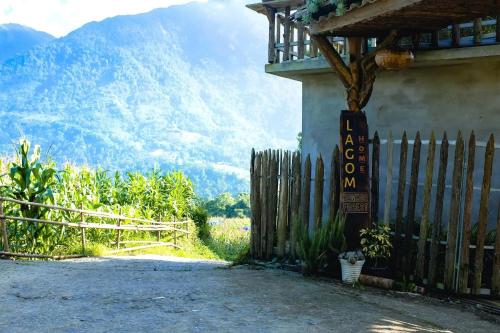 Landskap semula jadi dekat dengan lodge