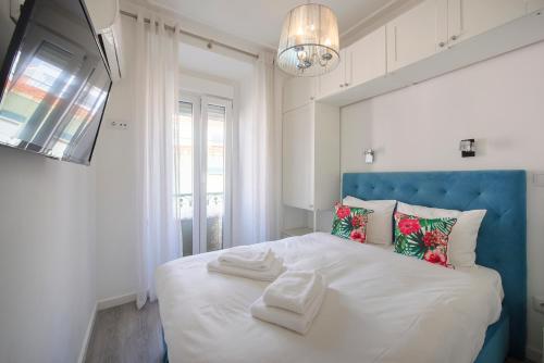 New 3 bedroom flat with river on sight @Alameda