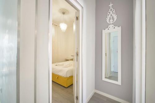 New 3 bedroom flat with river on sight @Alameda