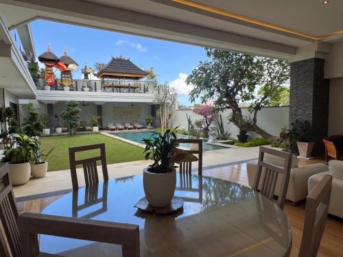 Κήπος έξω από το Oshan Villas Bali