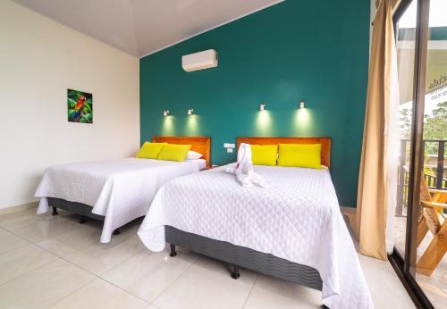 Postel nebo postele na pokoji v ubytování Hotel Secreto La Fortuna