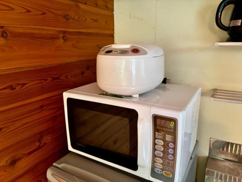 a white mixer sitting on top of a microwave at Mountain villa 北軽井沢 in Tsumagoi