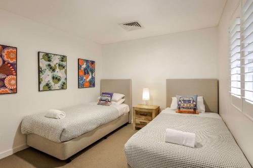 En eller flere senge i et værelse på Geographe Cove Resort