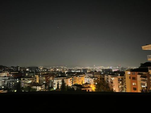 アパートメントから撮影された、または一般的なティラナの景色