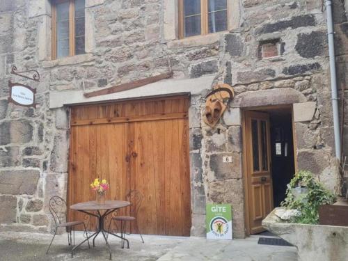 a dog head on the side of a building at Gîte spacieux à Sauvain avec garage et vues historiques - FR-1-496-353 in Sauvain