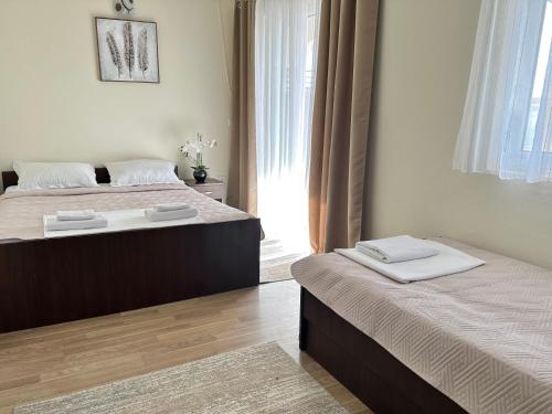 Кровать или кровати в номере Aksa Apartments