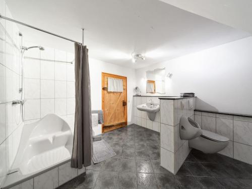 Gallery image of Spacious Retreat with Garden, cleaning included 