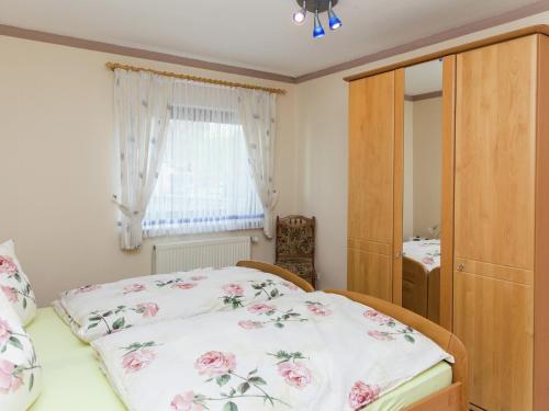 Gallery image of Tranquil Eifel Hideaway, cleaning included in Lirstal