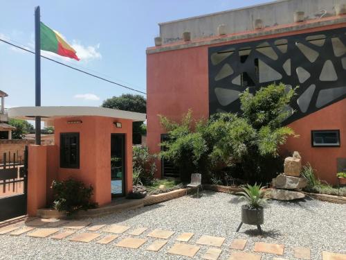 a building with a flag in front of it at OLA LUXURY HOTEL Parakou in Parakou