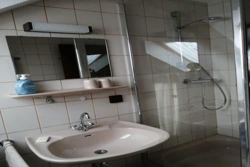 Φωτογραφία από το άλμπουμ του ruhige Ferienwohnung in Polle, cleaning included σε Polle