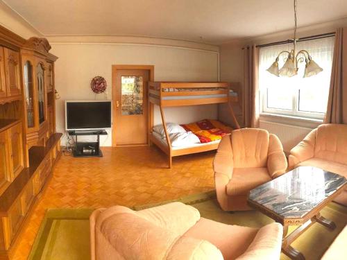 Φωτογραφία από το άλμπουμ του Ferienhaus in Bärenstein bei grünen Hügeln, cleaning included σε Barenstein