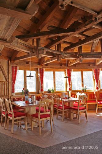 a dining room with wooden tables and chairs at Gast- und Ferienhof Christler in Tux