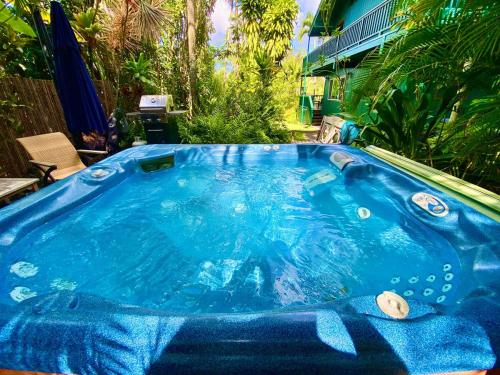 a hot tub in a yard with blue water at Gated Tropical Estate in Kailua Kona with Hot Tub in Kailua-Kona