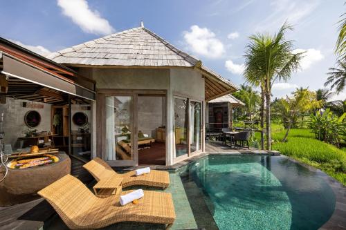 Bazén v ubytování TheWakanda Resort A Pramana Experience nebo v jeho okolí