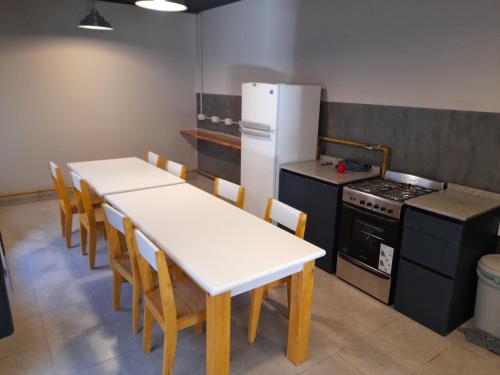 Dapur atau dapur kecil di Guanaco Hostel