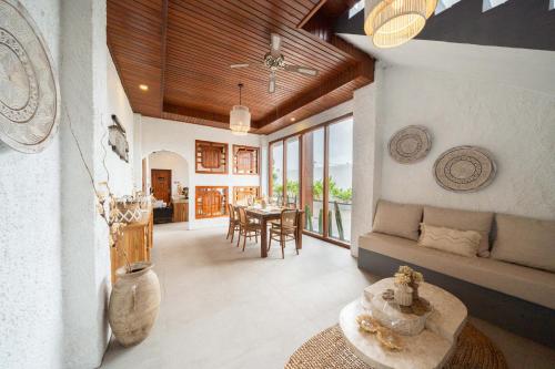 a living room with a table and a couch at Casa Maddu in Tegalalang