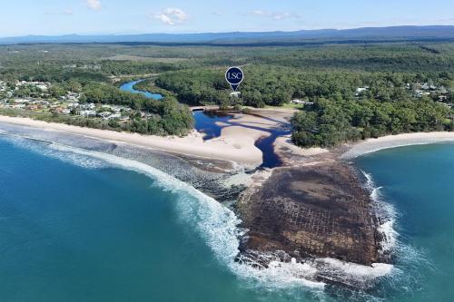 an aerial view of an island in the ocean at Husqi Loft in Huskisson
