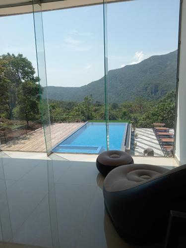 Pemandangan gunung umum atau pemandangan gunung yang diambil dari hotel