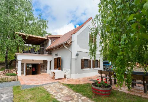 Zahrada ubytování Tagyon Birtok Royal Apartmanház