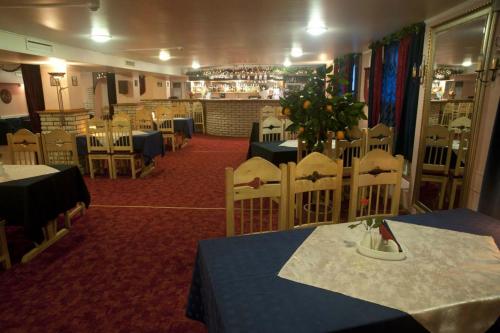 Un restaurante u otro lugar para comer en Katariina Guesthouse