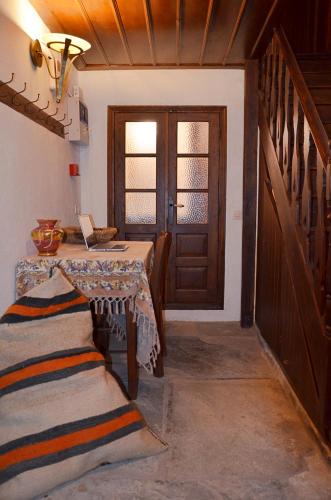 Fotografie z fotogalerie ubytování Fyloma Villa With 5 Bedrooms v destinaci Lafkos