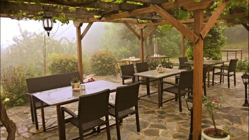 Taman di luar Ellis Full Guest House