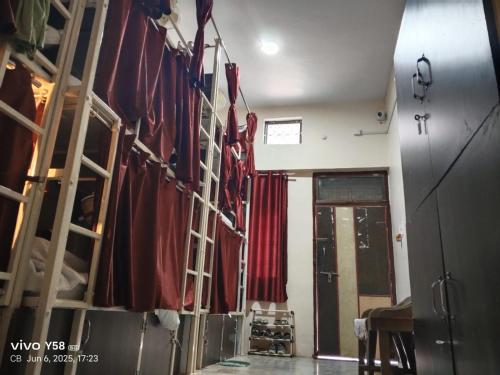 Galería fotográfica de 5 Star Yatri Vishram Dormitory & Rooms en Jabalpur