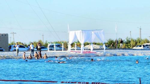 Πισίνα στο ή κοντά στο Bukhara Desert Oasis and Spa