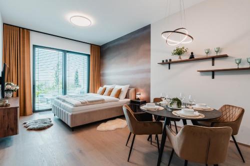 Luxusní zahradní rezidence - 3 min od centra, 2 ložnice, zahrada, 117 m2