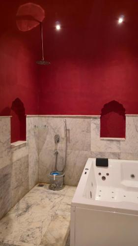 Un baño de RatanGarhi By Richa