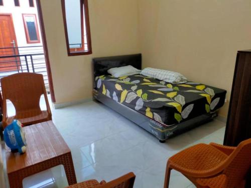 Katil atau katil-katil dalam bilik di Homestay Komodo Mountain View