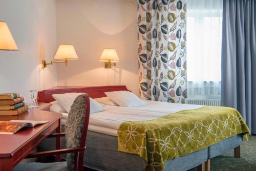 Un ou plusieurs lits dans un hébergement de l'établissement Best Western Strand Hotel