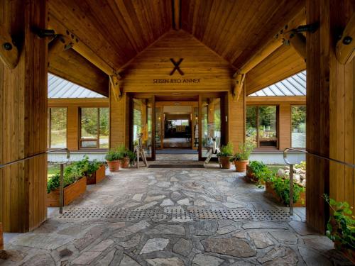 Η πρόσοψη ή η είσοδος του Yatsugatake Kiyosato Kogen Seisen-Ryo Hotel & Cottage