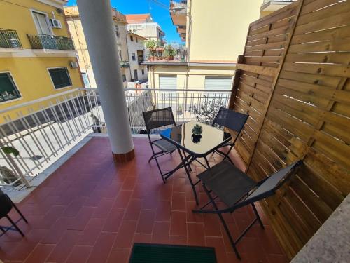 a patio with a table and chairs on a balcony at B&B testa di Moro in Giarre
