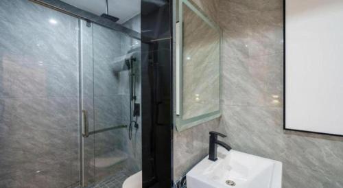 Un baño de Sheng Lin Na Hotel Minzhi Branch