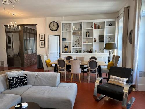 Photo de la galerie de l'établissement Stunning city centre 3-bed apartment, à Narbonne