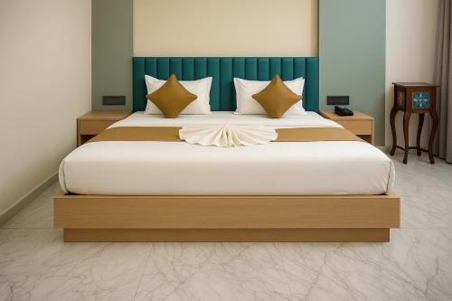 Postel nebo postele na pokoji v ubytování StayGuru Hotel Kutch Elegance