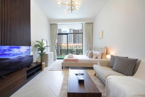 Contemporary JVC Studio with Rooftop Pool Gym