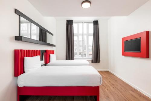 Postel nebo postele na pokoji v ubytování Tune Hotel Liverpool