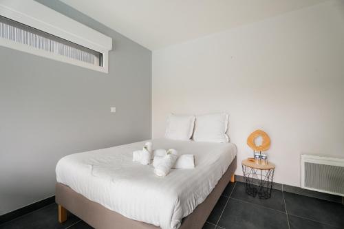 Postel nebo postele na pokoji v ubytování Villa de standing piscine 10 pers