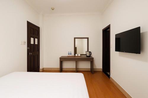 TV a/nebo společenská místnost v ubytování Rosa Hotel - Bùi Viện walking street