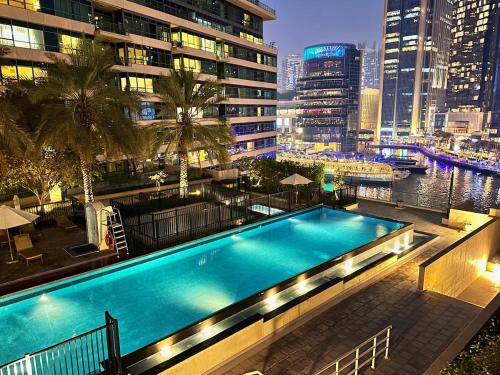 Luxury 1BR Dubai Marina Apartment Walk to JBR Beach & Marina Yacht Club
