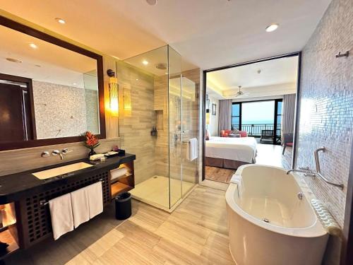 Koupelna v ubytování Crowne Plaza Danang Hotel & Resort