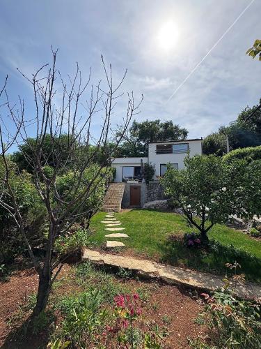 Perla Apartments Opatija - apartments with sea viewにある庭