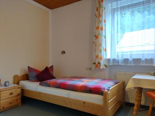 Postel nebo postele na pokoji v ubytování Gästehaus Kiesmüller
