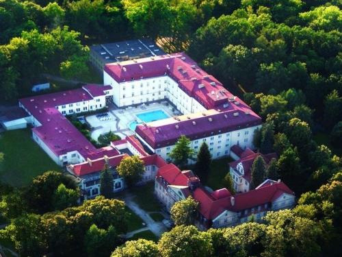 Vue panoramique sur l'établissement Uzdrowisko Polczyn Gryf